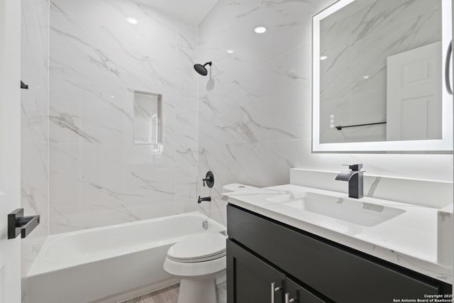 930 Gladstone, San Antonio, TX 78225