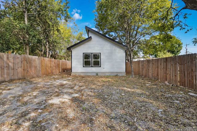 930 Gladstone, San Antonio, TX 78225