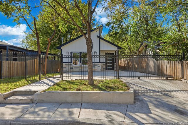 930 Gladstone, San Antonio, TX 78225