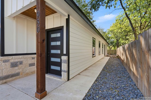 930 Gladstone, San Antonio, TX 78225