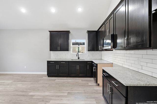 930 Gladstone, San Antonio, TX 78225