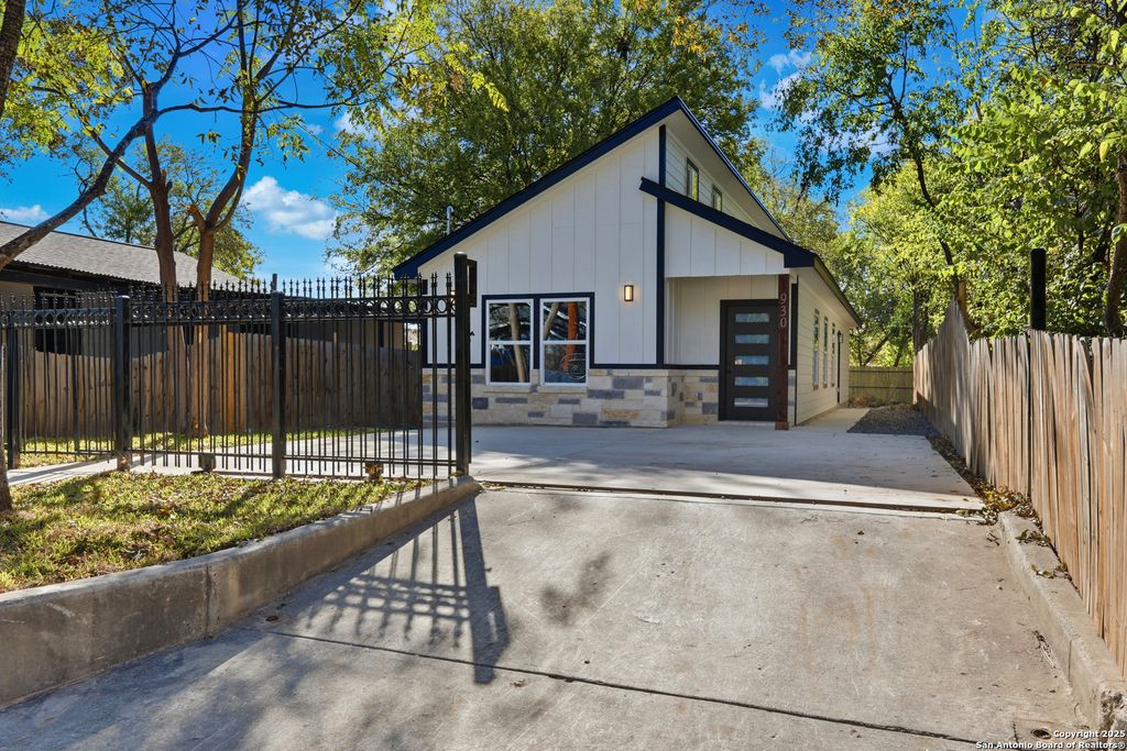 930 Gladstone, San Antonio, TX 78225