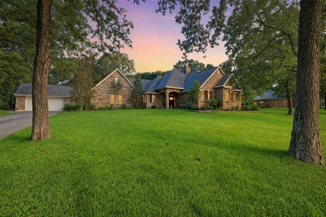 124 Westlake Woods Drive, Azle, TX 76020