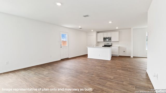 5915 Cripps Pink, San Antonio, TX 78252