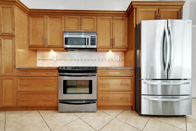 10090 SW 16th Place, Davie, FL 33324