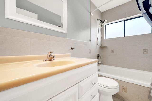 10090 SW 16th Place, Davie, FL 33324