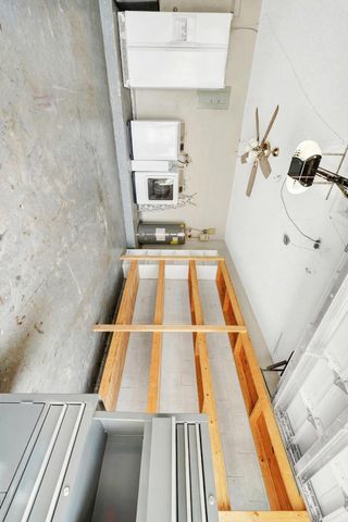 10090 SW 16th Place, Davie, FL 33324