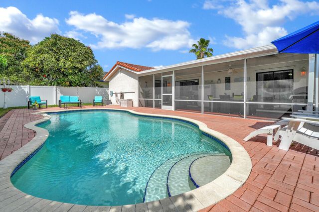 10090 SW 16th Place, Davie, FL 33324