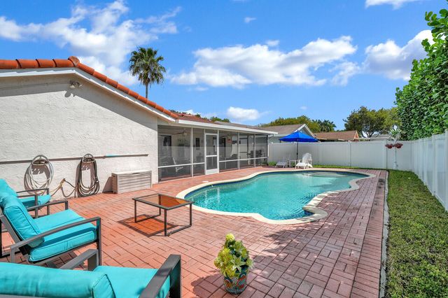 10090 SW 16th Place, Davie, FL 33324