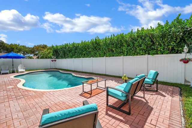 10090 SW 16th Place, Davie, FL 33324