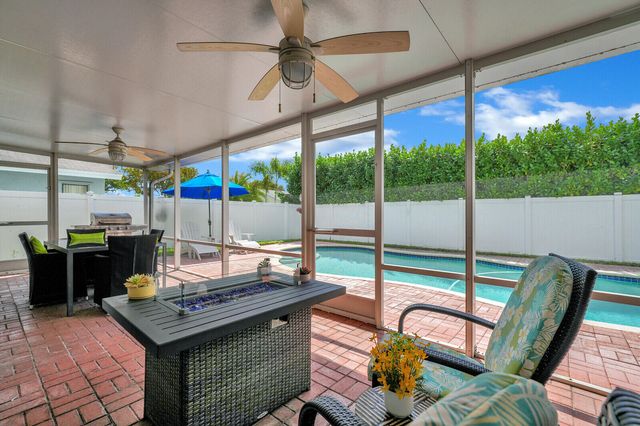 10090 SW 16th Place, Davie, FL 33324