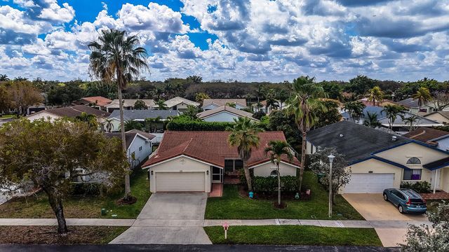 10090 SW 16th Place, Davie, FL 33324