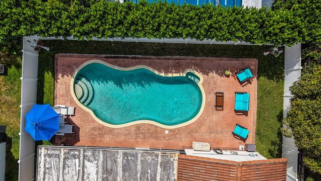 10090 SW 16th Place, Davie, FL 33324