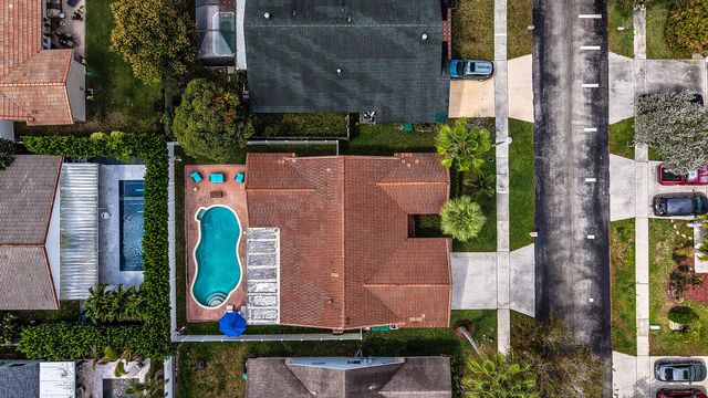 10090 SW 16th Place, Davie, FL 33324