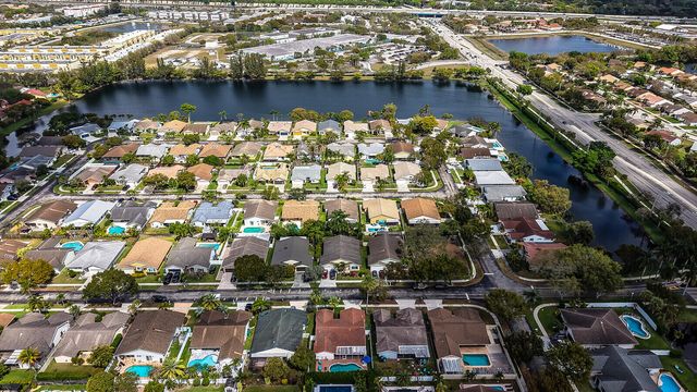 10090 SW 16th Place, Davie, FL 33324