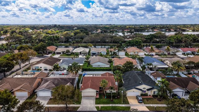 10090 SW 16th Place, Davie, FL 33324