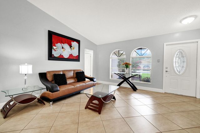 10090 SW 16th Place, Davie, FL 33324