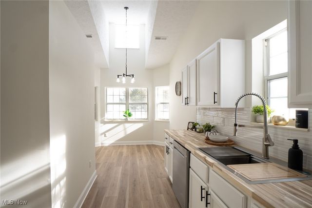 264 Finchfield Circle, Macedonia, OH 44056