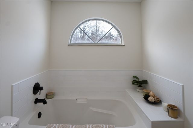 264 Finchfield Circle, Macedonia, OH 44056