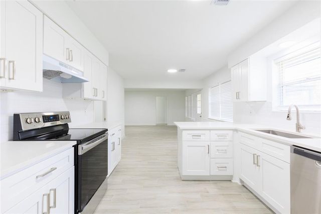 2510 Straight Creek Drive, Houston, TX 77017