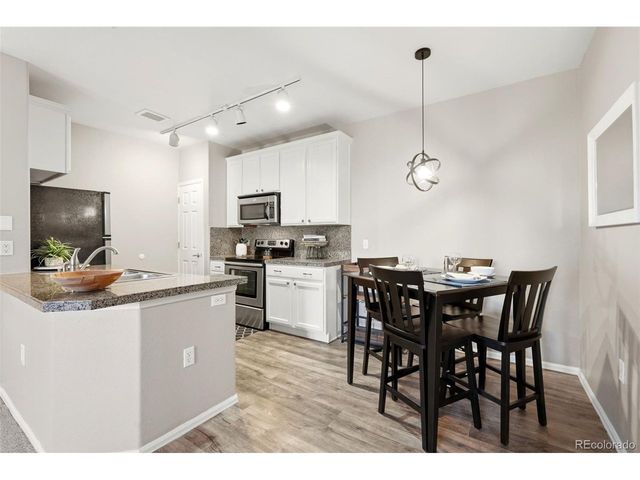 2705 S Danube Way 201, Aurora, CO 80013