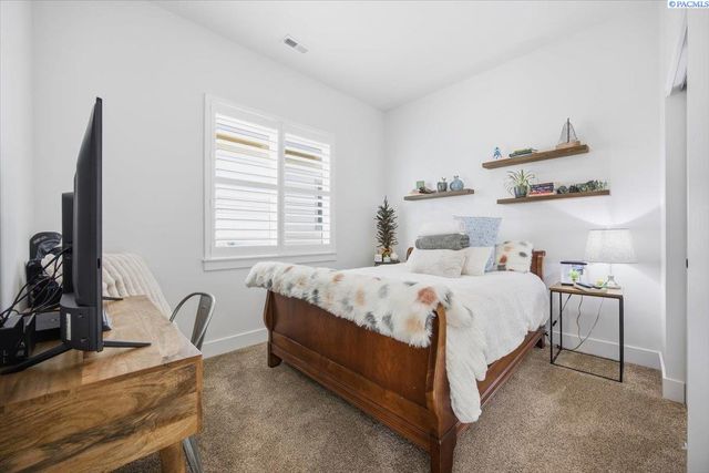 6678 W 24th Ave, Kennewick, WA 99338