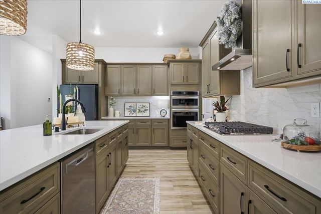 6678 W 24th Ave, Kennewick, WA 99338