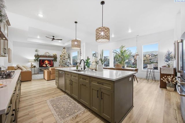 6678 W 24th Ave, Kennewick, WA 99338