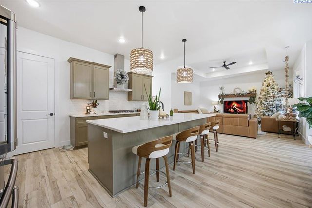 6678 W 24th Ave, Kennewick, WA 99338