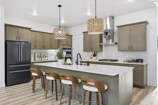 6678 W 24th Ave, Kennewick, WA 99338