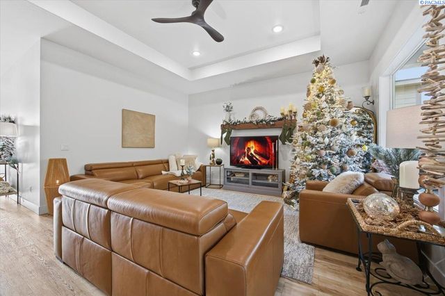 6678 W 24th Ave, Kennewick, WA 99338