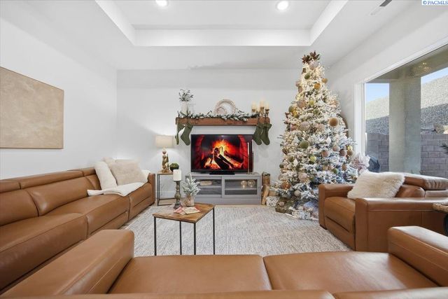 6678 W 24th Ave, Kennewick, WA 99338