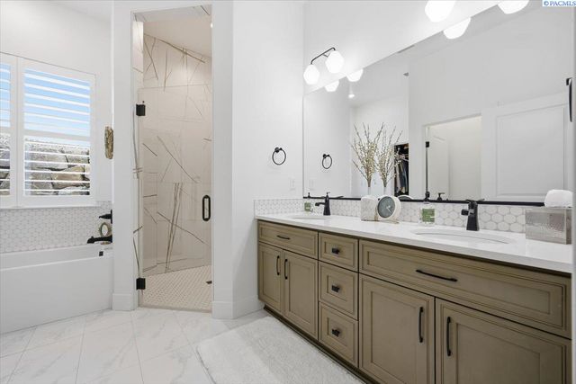 6678 W 24th Ave, Kennewick, WA 99338