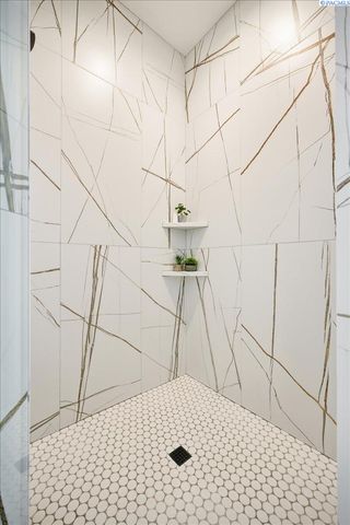 6678 W 24th Ave, Kennewick, WA 99338