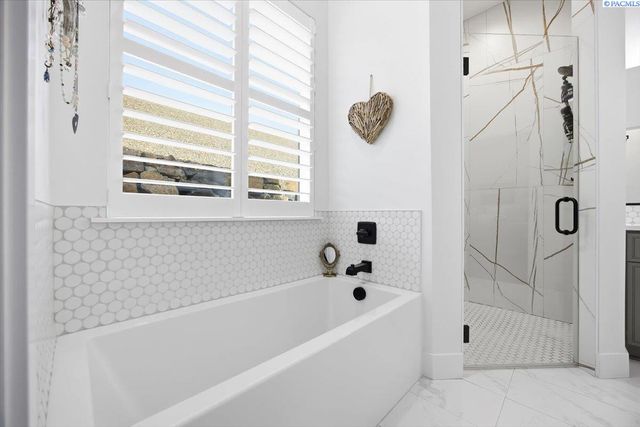 6678 W 24th Ave, Kennewick, WA 99338