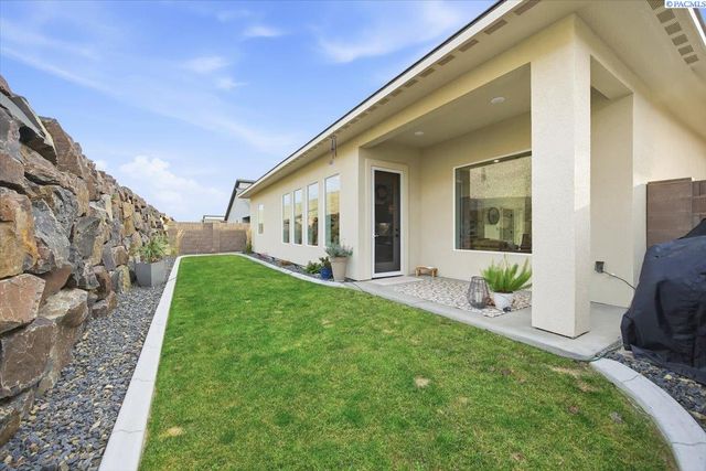 6678 W 24th Ave, Kennewick, WA 99338