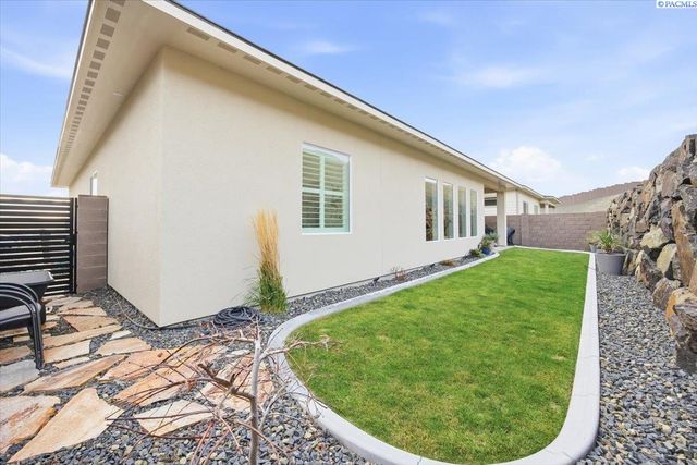 6678 W 24th Ave, Kennewick, WA 99338