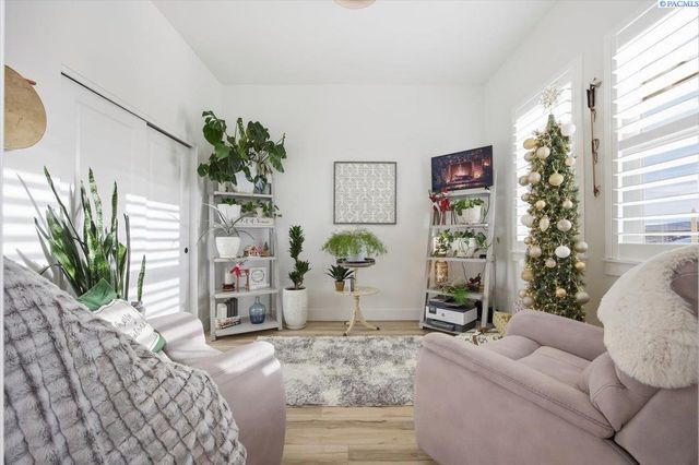 6678 W 24th Ave, Kennewick, WA 99338