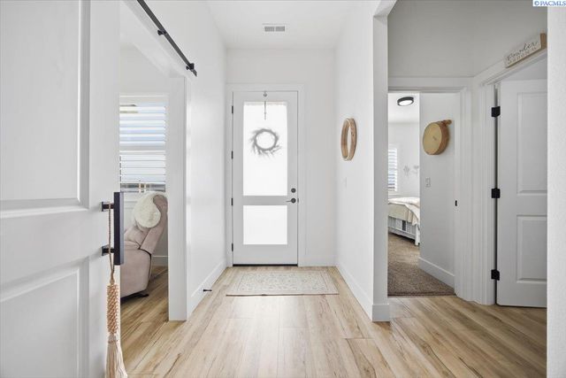 6678 W 24th Ave, Kennewick, WA 99338