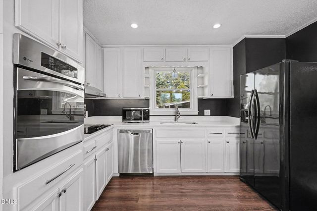 134 Old Oak Lane, Dunn, NC 28334