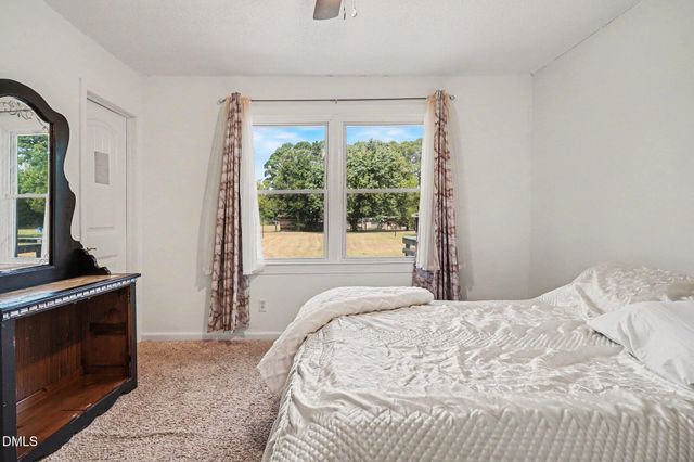 134 Old Oak Lane, Dunn, NC 28334
