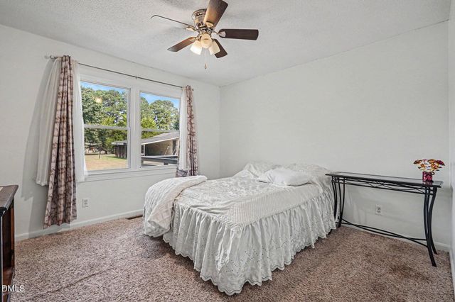 134 Old Oak Lane, Dunn, NC 28334