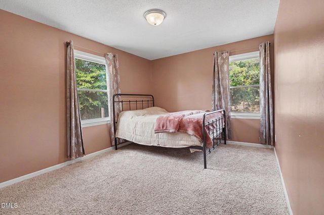 134 Old Oak Lane, Dunn, NC 28334