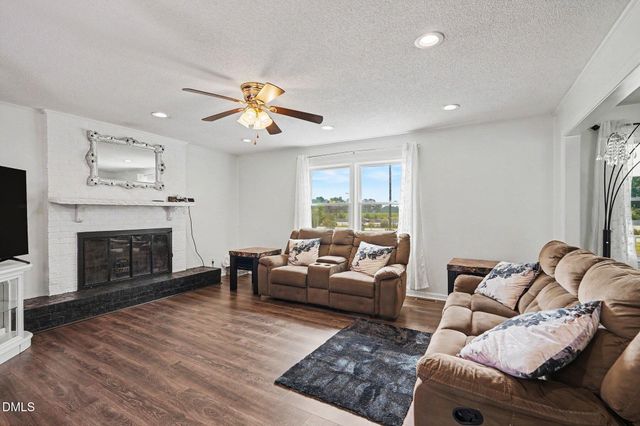 134 Old Oak Lane, Dunn, NC 28334