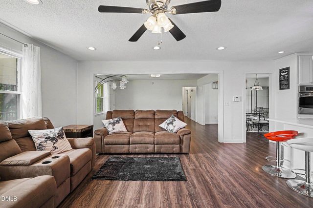 134 Old Oak Lane, Dunn, NC 28334