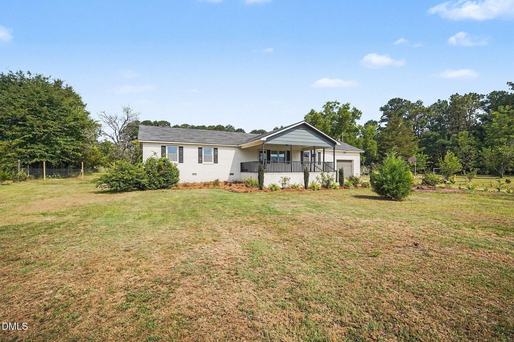 134 Old Oak Lane, Dunn, NC 28334