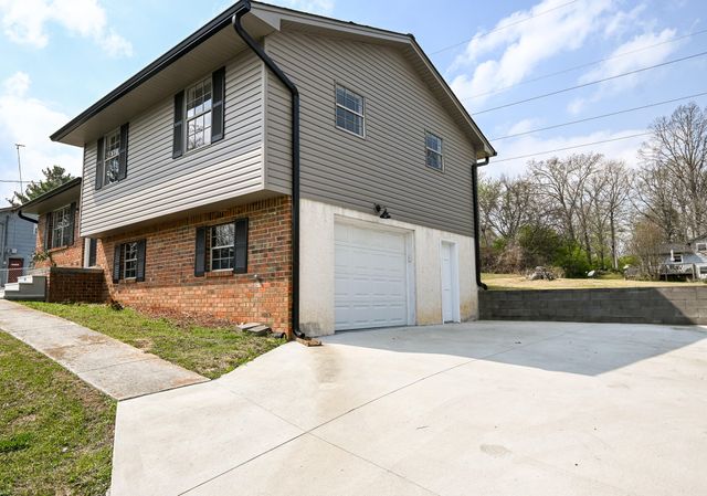 2089 Charlotte Drive NE, Cleveland, TN 37323