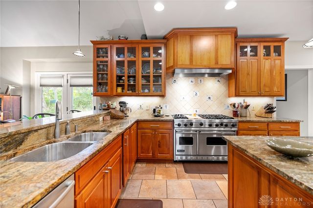 945 S Nixon Camp Road, Oregonia, OH 45054