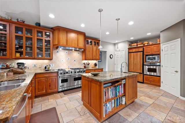 945 S Nixon Camp Road, Oregonia, OH 45054