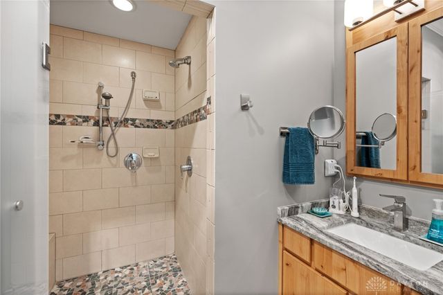 945 S Nixon Camp Road, Oregonia, OH 45054